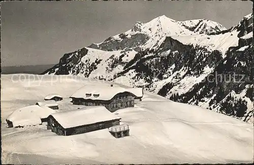 Oberi Bundalp Winterpanorama mit Abendberg und Dreispitz