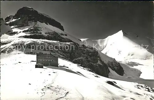 Bluemlisalp BE Bluemlisalphuette mit Weisser und Wilder Frau / Kandersteg /Bz. Frutigen