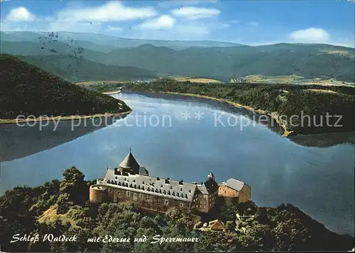 Edertal Edertalsperre Schloss Waldeck mit Edersee und Sperrmauer / Edertal /Waldeck-Frankenberg LKR