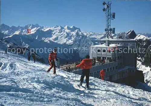 Titlis Engelberg Gipfelrestaurant Skifahrer / Engelberg /Bz. Obwalden