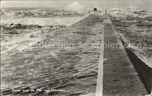 Ijmuiden Storm over de Pier Kat. Niederlande