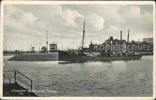 Ijmuiden uitvarende trawler Dampfer Kat. Niederlande