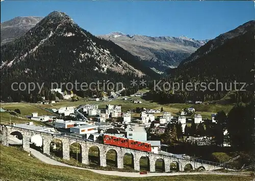 Davos Dorf GR mit Parsennbahn Flueelatal Seehorn und Pischahorn / Davos /Bz. Praettigau-Davos