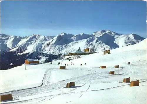 Pischa Davos Panorama Wanderwege mit Ruhebaenken / Pischahorn /Rg. Davos