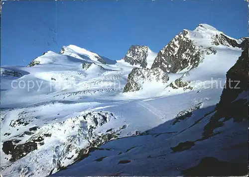 Saastal mit Allalingletscher Strahlhorn Adlerpass Allalinhorn von der Britanniahuette gesehen / Saas Fee /Bz. Visp