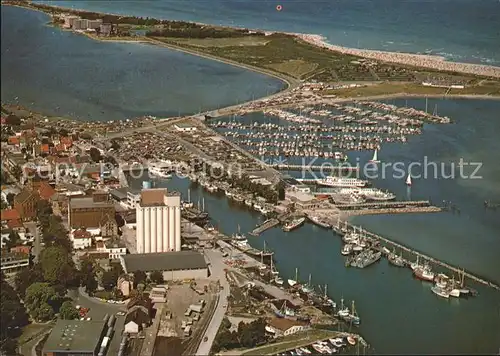 Heiligenhafen Ostseebad an der Vogelfluglinie Hafen Fliegeraufnahme Kat. Heiligenhafen