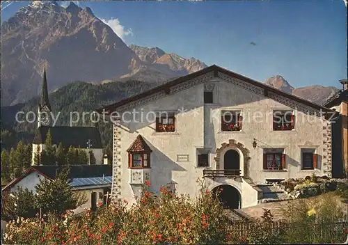 Scuol Tarasp Vulpera Engadinerhaus in Scuol mit Kirche / Scuol /Bz. Inn