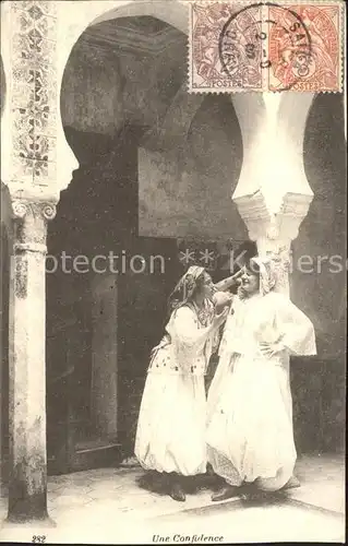 Algerien Frauen an Saeulen Kat. Algerien