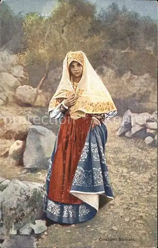 Sizilien Frau in Tracht Kat. Sicilia Italien