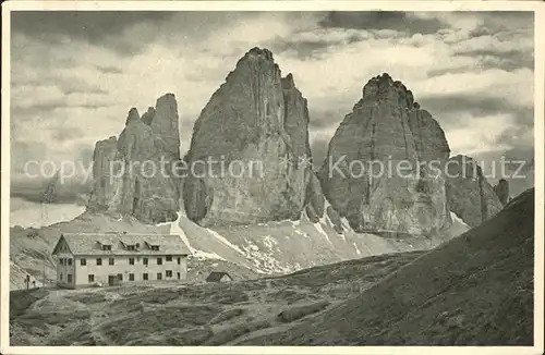 Drei Zinnen mit Huette Dolomiten Kat. Dolomiten Suedtirol