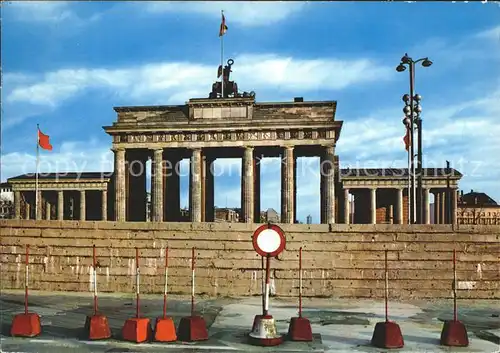Berliner Mauer Berlin Wall Brandenburger Tor mit Mauer / Berlin /Berlin Stadtkreis