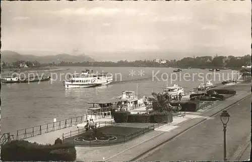 Bonn Rhein Blick vom alten Zoll auf Bundeshaus und Siebengebirge Rheinschiffe