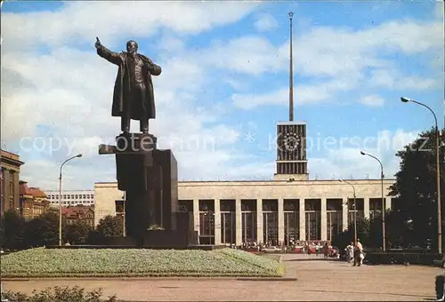 Leningrad St Petersburg Lenin Denkmal vor dem Finnlaendischen Bahnhof Kat. Russische Foederation