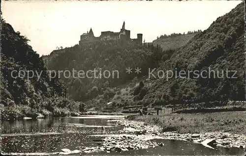 Vianden Chateau ueber dem Fluss