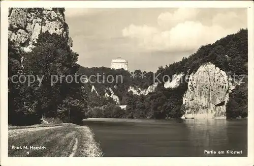 Kehlheim Regensburg Partie am Kloesterl mit Blick auf die Befreiungshalle