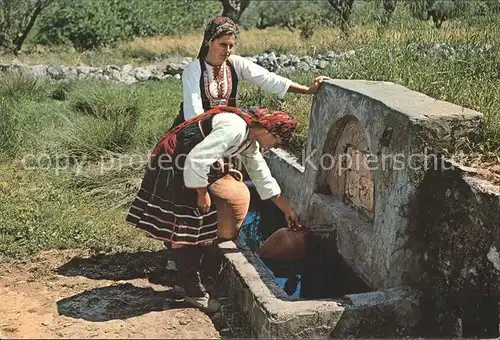 Rhodos Rhodes aegaeis Baeuerinnen von Embona am Brunnen Kat. 