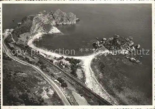 Taormina Sizilien Capo Sant Andrea e Isola Bella Vista aerea /  /Messina