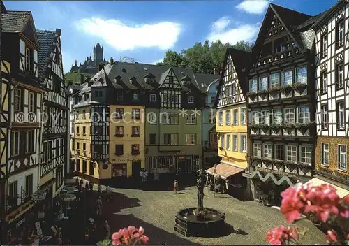 Cochem Mosel Marktplatz Brunnen mit Reichsburg Cochem Kat. Cochem