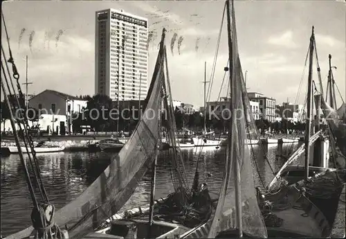 Rimini Wolkenkratzer Kanalufer Fischkutter Kat. Rimini