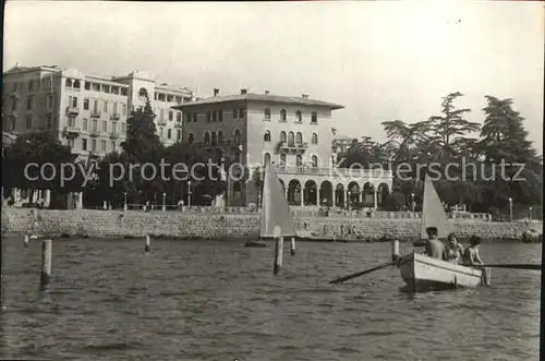 Opatija Istrien Ansicht vom Meer aus Ruderboot Hotel Restaurant