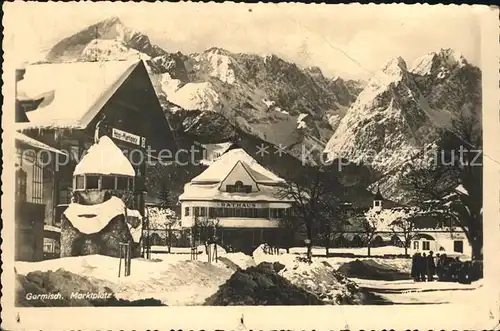 Garmisch Partenkirchen Marktplatz Rathaus Alpen im Winter Kat. Garmisch Partenkirchen