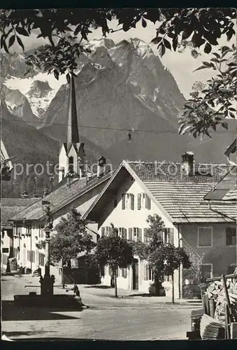 Garmisch Partenkirchen Floriansplatz mit Zugspitze und Waxenstein Kat. Garmisch Partenkirchen