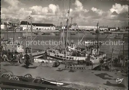 Saint Guenole Le Port Bateaux de peche a quai Kat. Frankreich