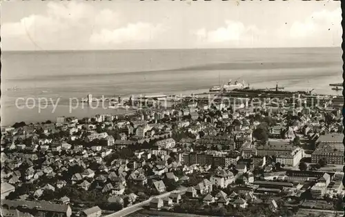 Cuxhaven Nordseebad Innenstadt mit Blick auf Alte Liebe und Steubenhoeft Fliegeraufnahme Kat. Cuxhaven