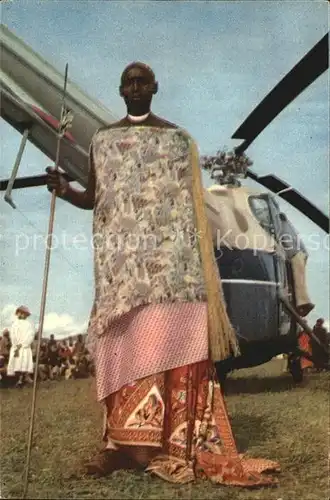 Kongo Reise des Koenigs im Sommer 1955 Hubschrauber und Eingeborener Kat. Kongo