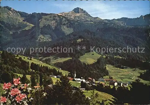 Sibratsgfaell Vorarlberg Panorama Ferienort mit Gottesackerwaende und Hoher Ifen Allgaeuer Alpen Kat. Sibratsgfaell