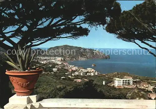 Lacco Ameno con la sfondo di Monte Vico Kat. Ischia Insel Golfo di Napoli