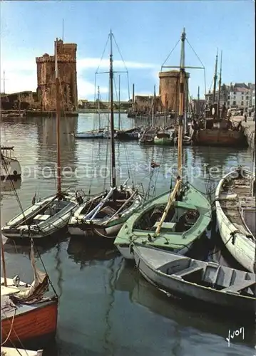 La Rochelle Charente Maritime Entree du Vieux Port Tours de la Chaine et Saint Nicolas Kat. La Rochelle