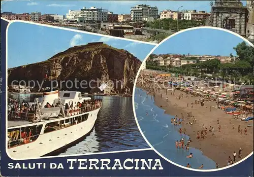 Terracina Teilansicht Strand Felsen Faehrschiff