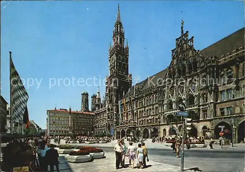Muenchen Marienplatz Rathaus Blick auf Tuerme Frauenkirche Kat. Muenchen