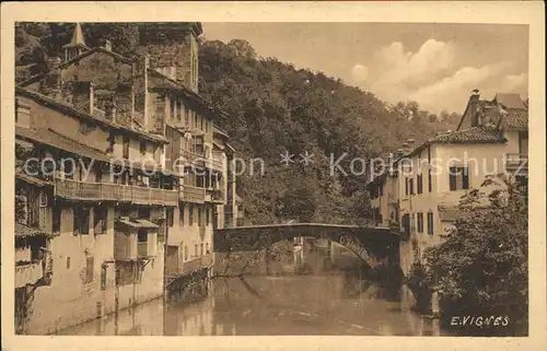 Vignes Pyrenees Atlantiques Le Pays Basque Vieilles Maisons a St Jean Pied de Port Kat. Vignes