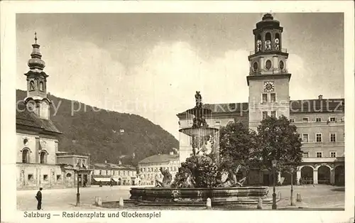 Salzburg Oesterreich Residenzplatz und Glockenspiel Kat. Salzburg