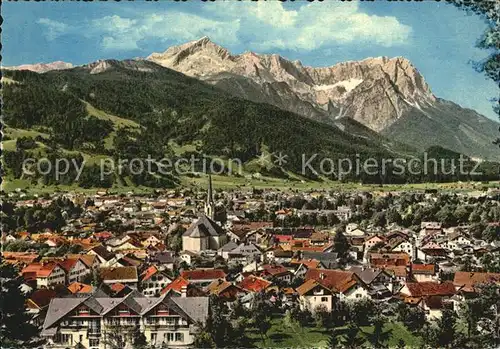 Garmisch Partenkirchen mit Alpspitze Zugspitze und Waxenstein Kat. Garmisch Partenkirchen