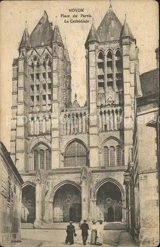 Noyon Oise Place du Parvis La Cathedrale Kat. Noyon