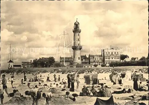 Warnemuende Ostseebad Strand mit Leuchtturm Kat. Rostock