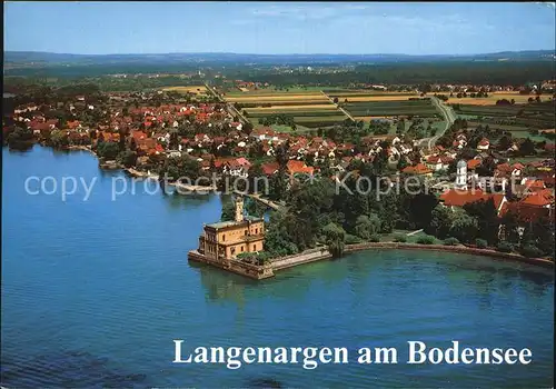 Langenargen Bodensee mit Schloss Montfort und Unterdorf Fliegeraufnahme Kat. Langenargen
