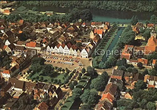 Friedrichstadt Eider Stadtkern mit historischen Giebelhaeusern am Markt Mittelburggraben Fliegeraufnahme Kat. Friedrichstadt