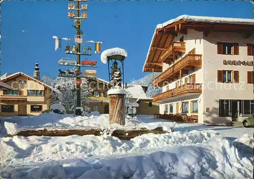 Ruhpolding Dorfplatz mit Maibaum und Marienbrunnen Kat. Ruhpolding