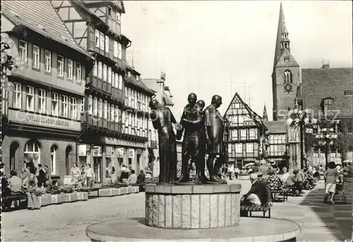 Quedlinburg Marktplatz mit Muenzberger Musikanten Kat. Quedlinburg