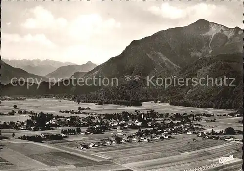 Grassau Chiemgau mit Kaisergebirge und Hochplatte Fliegeraufnahme Kat. Grassau