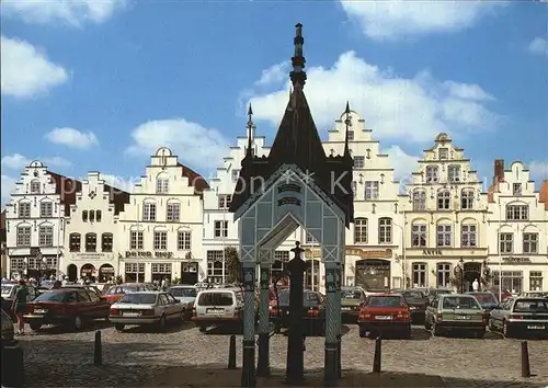 Friedrichstadt Eider Marktbrunnen mit Giebelhaeusern Kat. Friedrichstadt