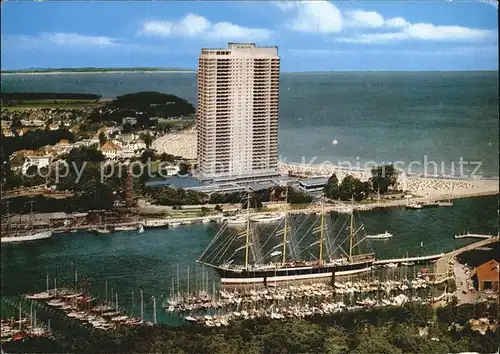 Travemuende Ostseebad Fliegeraufnahme Hotel Maritim Segelschulschiff Kat. Luebeck