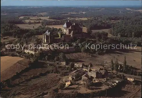 Perigord Vue panoramique aerienne sur le Chateau et le village blotti a ses pieds Kat. Region Dordogne