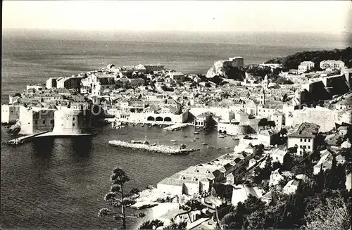 Dubrovnik Ragusa Panorama Blick auf Hafen und Altstadt Festung Stadtmauer Kat. Dubrovnik