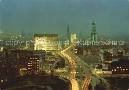 Hamburg Blick ueber die Stadt Nachtaufnahme Kat. Hamburg