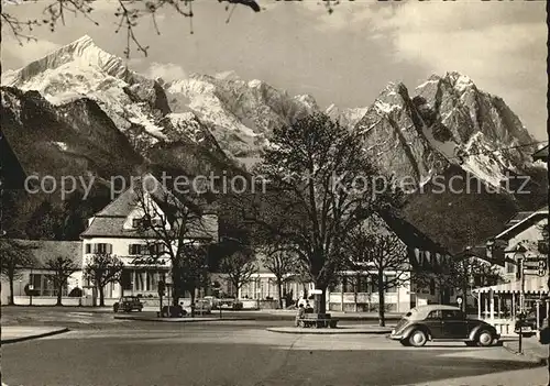 Garmisch Partenkirchen Marktplatz mit Zugspitzgruppe Kat. Garmisch Partenkirchen